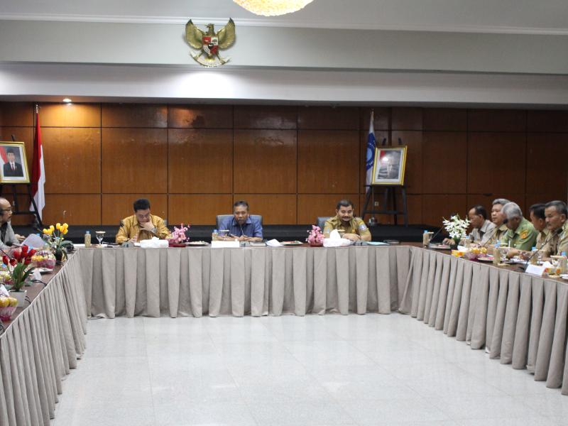 Gubernur Titipkan Aspirasi Pengangkatan Tenaga Honorer Ke DPR RI