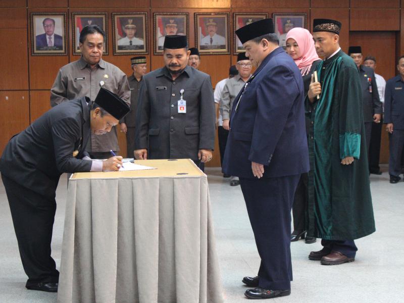 Gubernur Lantik Syahrudin Jadi Staf Ahli