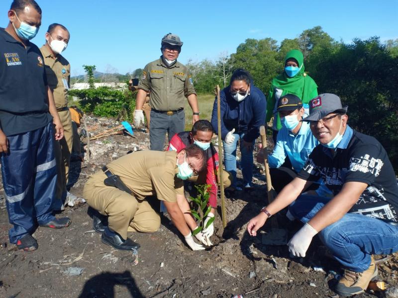 Aksi Tanam Pohon dan Bersih Sampah