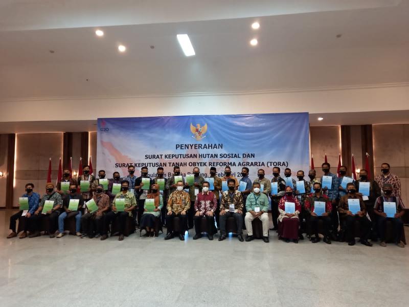 Provinsi Kepulauan Bangka Belitung tahun ini kembali menerima SK Hutan Sosial dan SK Tanah Obyek Reforma Agraria (TORA) dari Kementrian Lingkungan Hidup dan Kehutanan.