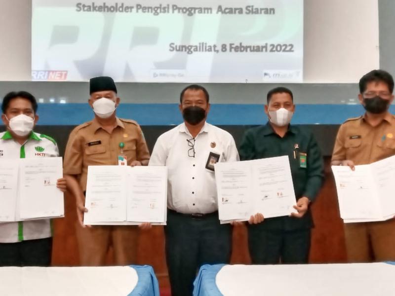 Dinas LHK Kepulauan Bangka Belitung menjalin kerjasama siaran dengan Radio Republik Indonesia (RRI) Sungailiat Bangka Belitung.