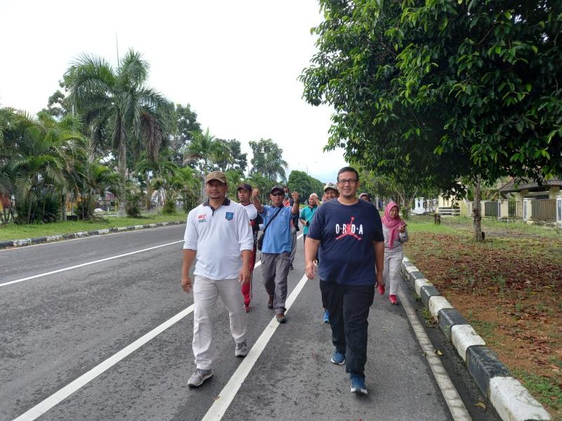 Jalin Kebersamaan : Kadis LHK Ajak Pegawai Jalan Santai Menuju BBG