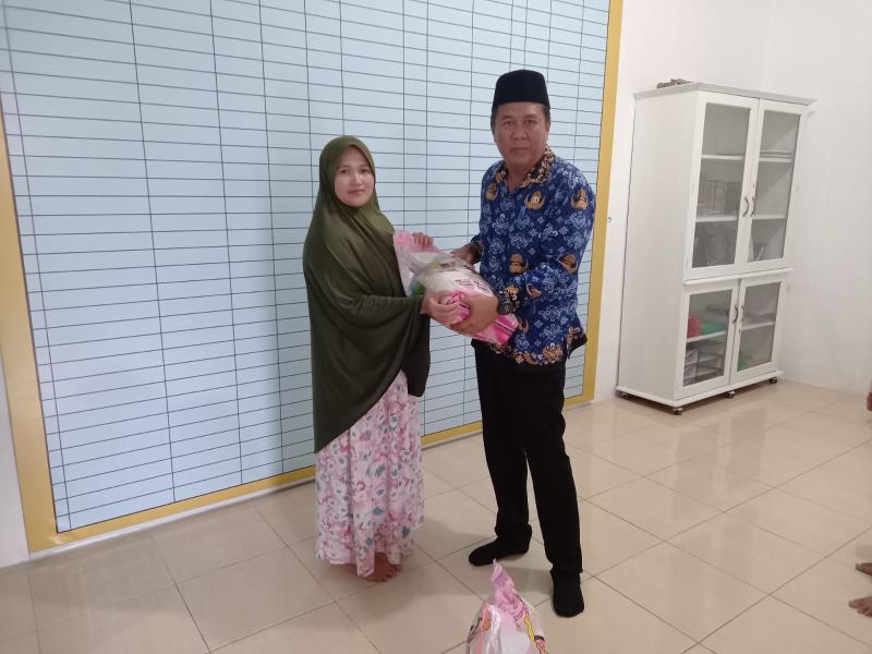 Sambut HUT Provinsi Kepulauan Bangka Belitung dan HUT Korpri : DLHK Adakan Bakti Sosial