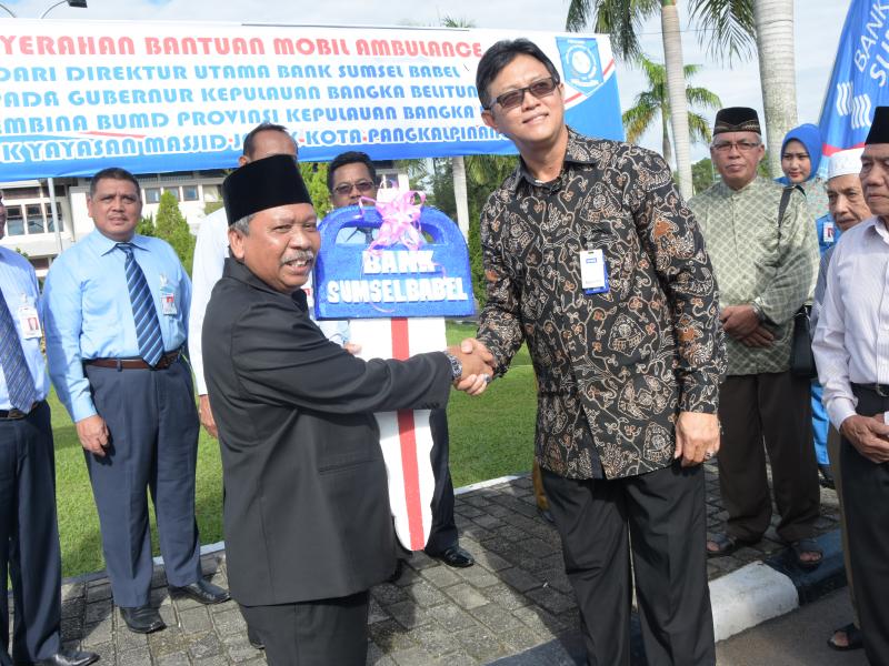 Bank Sumsel Babel Berikan Ambulance Ke Gubernur Babel