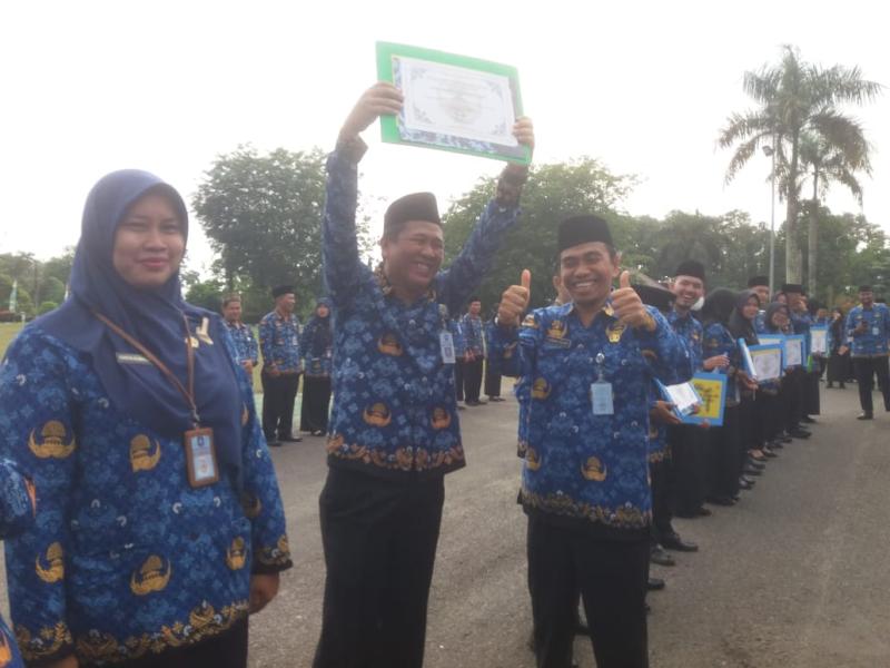 Dinas Lingkungan Hidup dan Kehutanan Babel Sabet Juara Pertama Lomba Paduan Suara