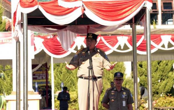 Wakil Gubernur Hidayat Arsani ketika menjadi Inspektur Upacara, Senin (18/7/2016).